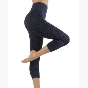 Shoactive Capri Seamless Athletic Leggings High Waist Elastic Band Size Small